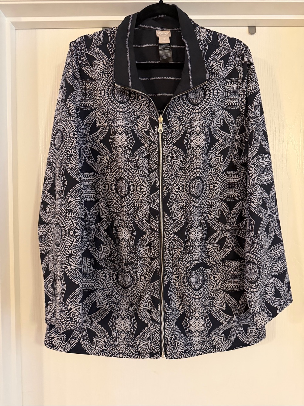 Chico's Black & White Printed Zip-Up Jacket size 2